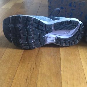 Running shoe pictures